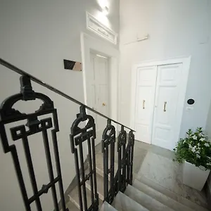Panzió 102, Bari